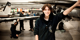 Student researchers get a primer in aircraft landing gear Image
